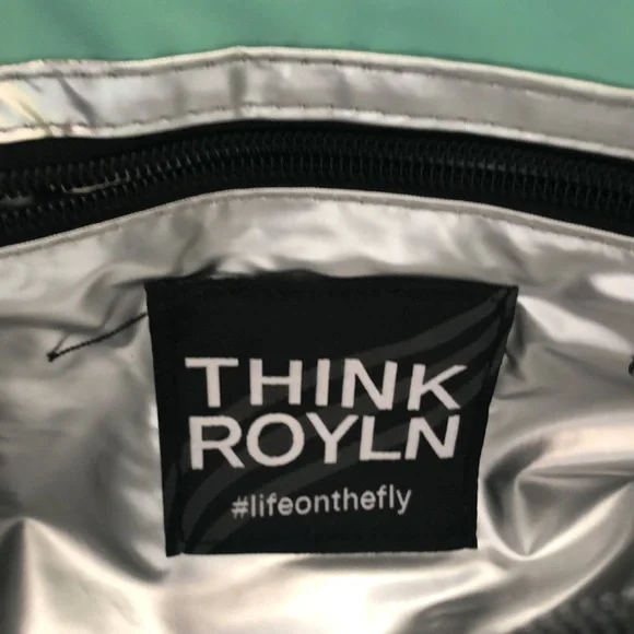 NWT THINK ROYLN Quilted Flapover Crossbody W/3 Straps - Picture 6 of 9